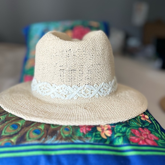 Pretty hat from Lycky Brand - Picture 2 of 5